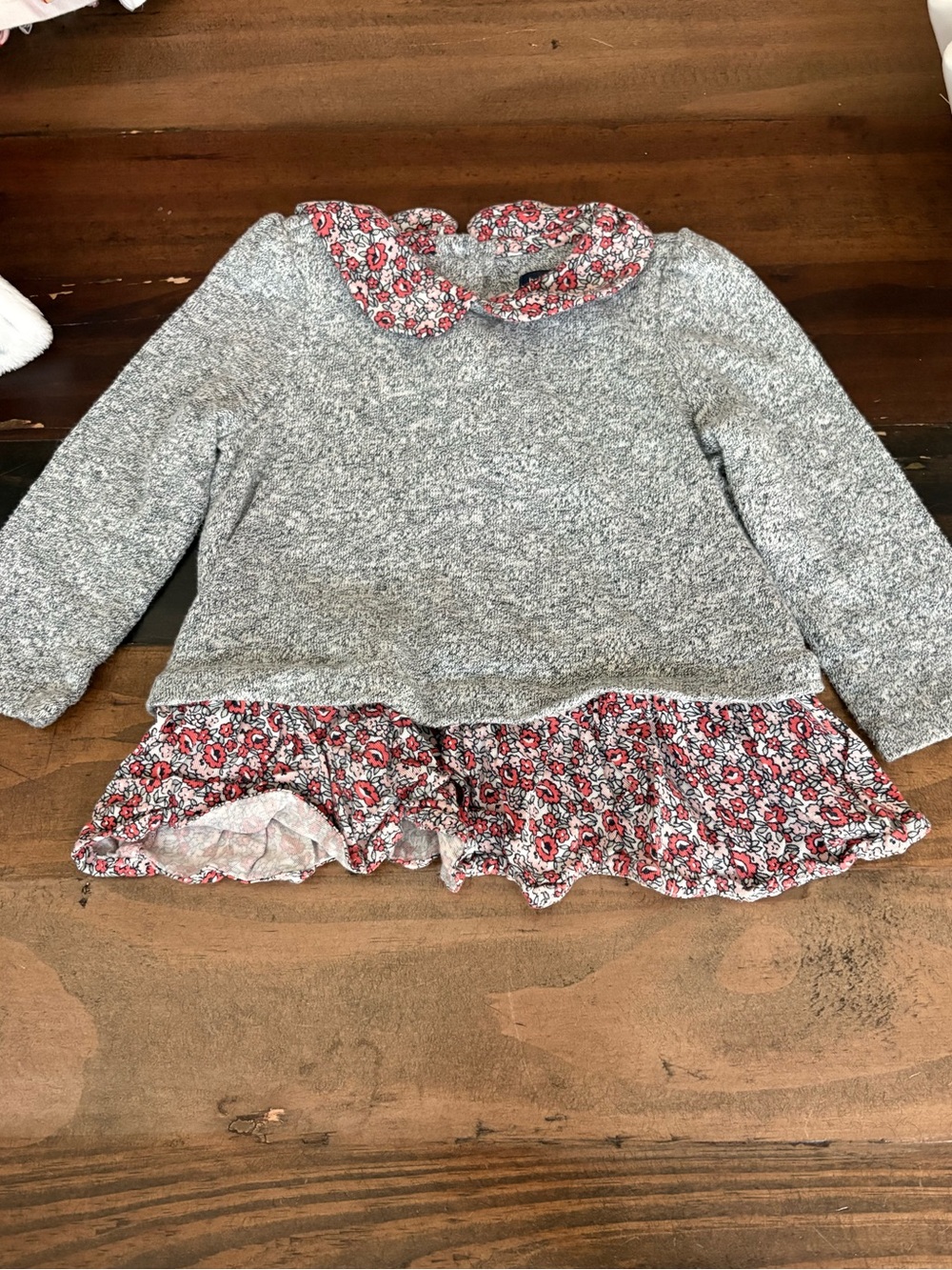 Baby GAP long sleeve sweater top with Peterpan collar